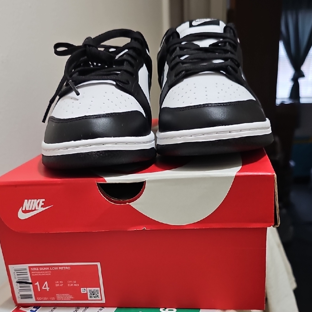 Nike Men's Black and White Dunk Sneakers